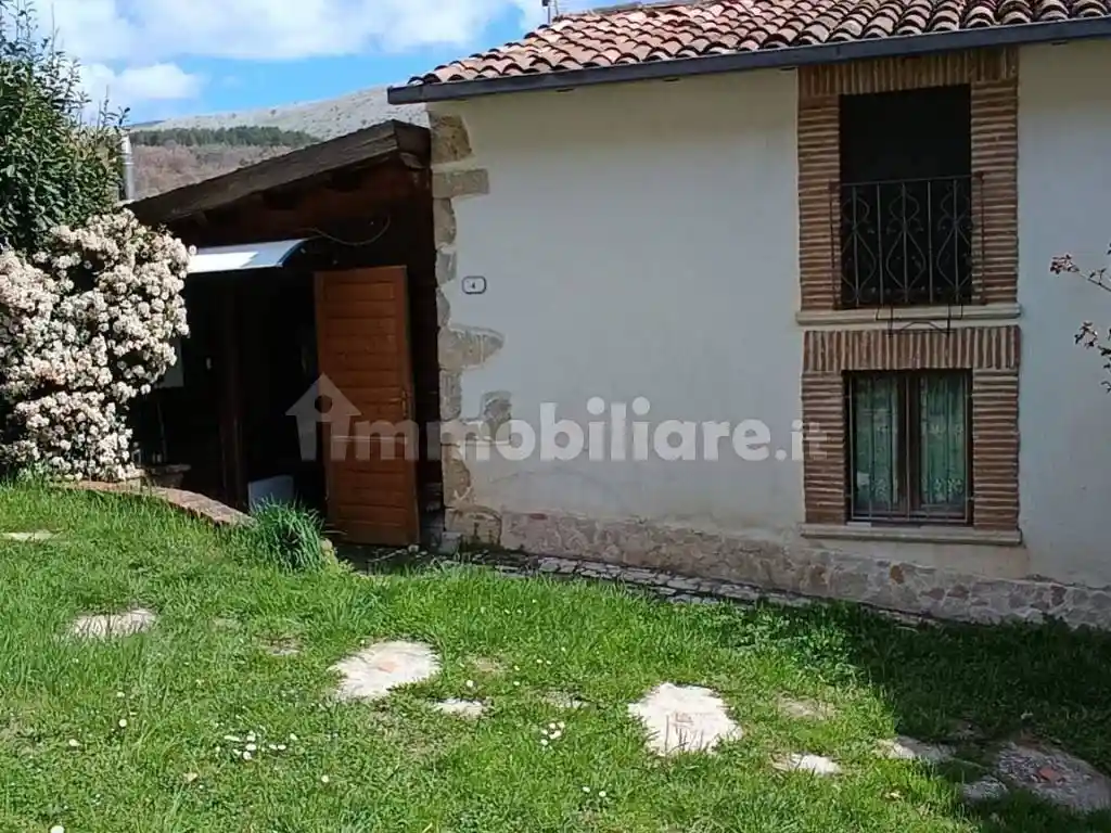 Casa indipendente in vendita a Lucoli