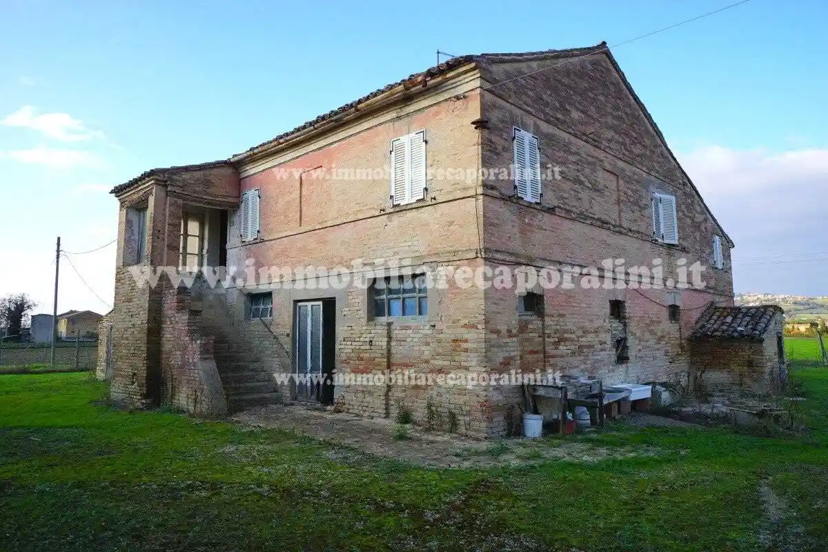 Rustico - Casale in vendita a Montelupone