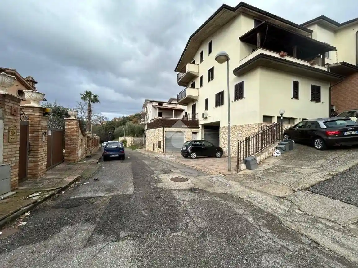 Trilocale Contrada Menna, Via Beato Francesco, Zumpano - foto 2