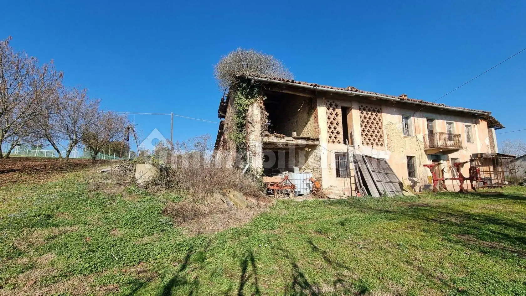 Rustico - Casale in vendita a Mombercelli