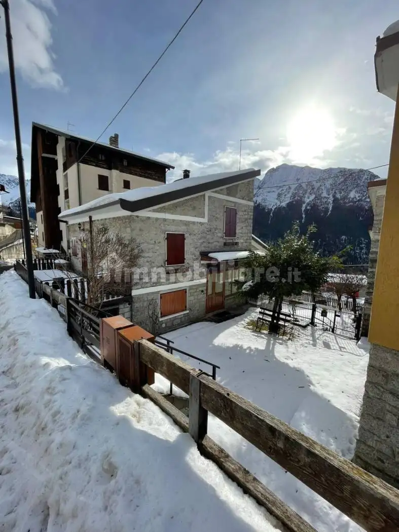 Villa in vendita a Saviore dell'Adamello