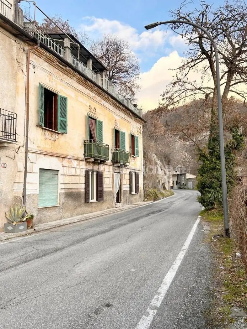 Villa unifamiliare piazza della Parrocchia, Borgorose - foto 2