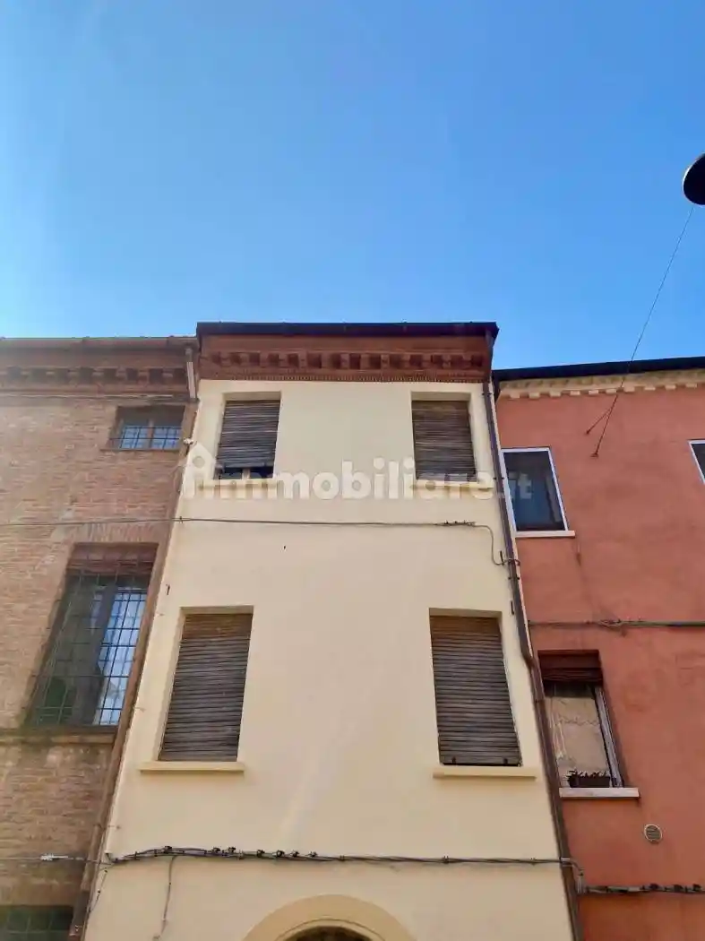 Casa indipendente in vendita a Ferrara