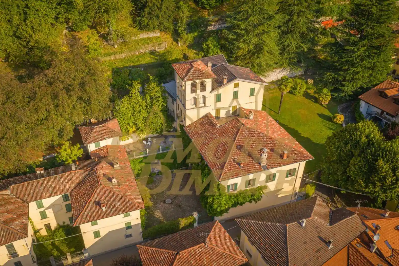 Villa unifamiliare, ottimo stato, 1094 m², Santa Maria del Monte, Varese - foto 4