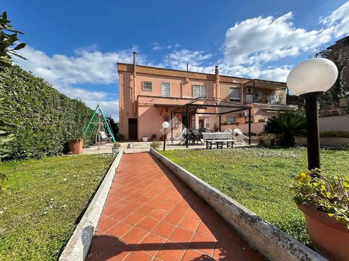 Villa in vendita a Latina