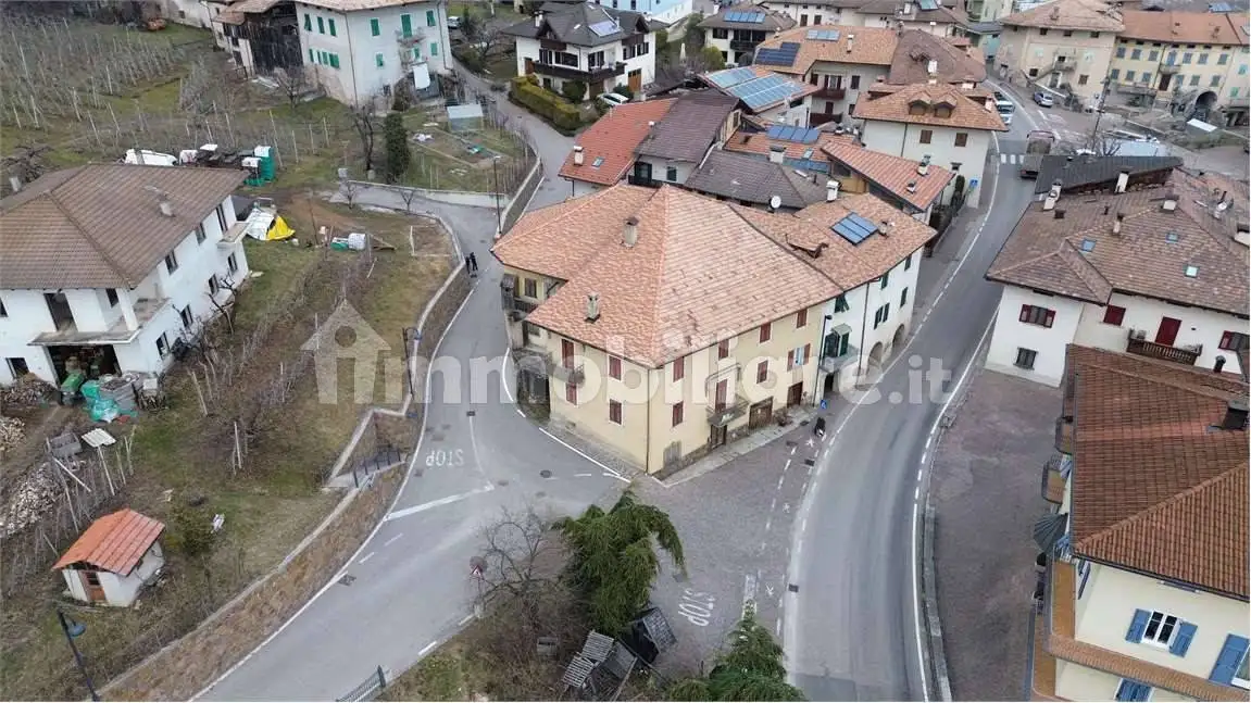 Palazzo - Edificio in vendita a Novella