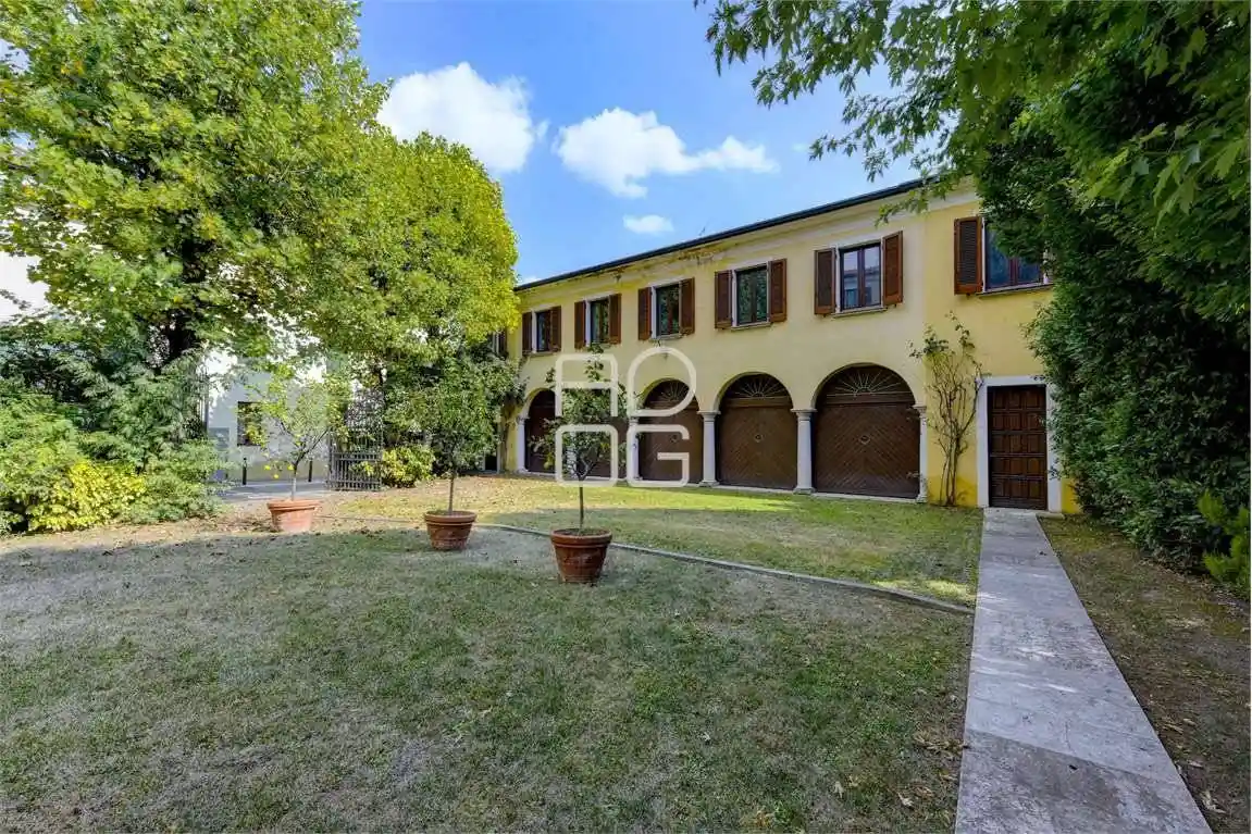 Villa in vendita a Lonato del Garda