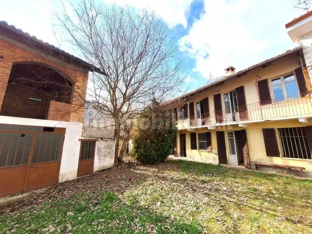 Villa in vendita a Monticello d'Alba