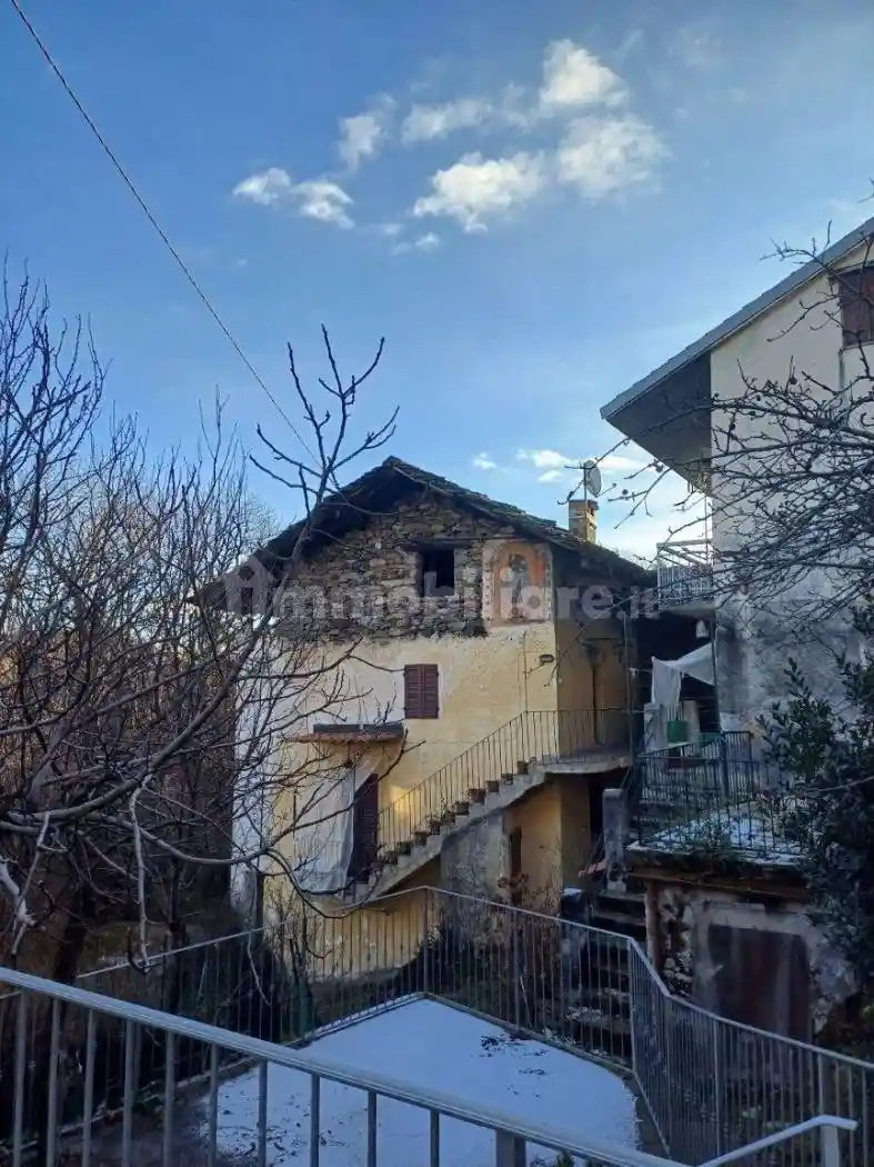 Casa indipendente in vendita a Pont-Canavese