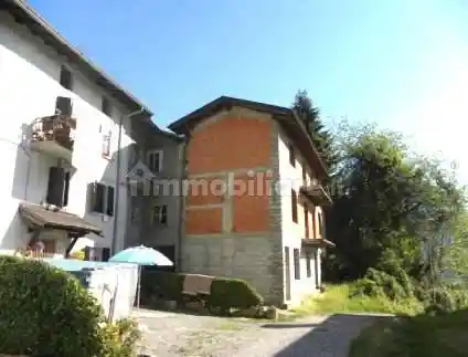Casa indipendente in vendita a Sant'Omobono Terme
