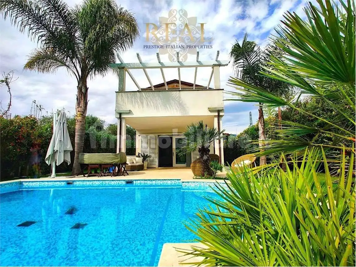 Casa indipendente in affitto a Forte dei Marmi