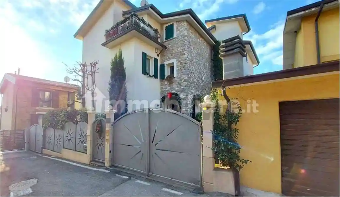 Villa in vendita a Gavardo