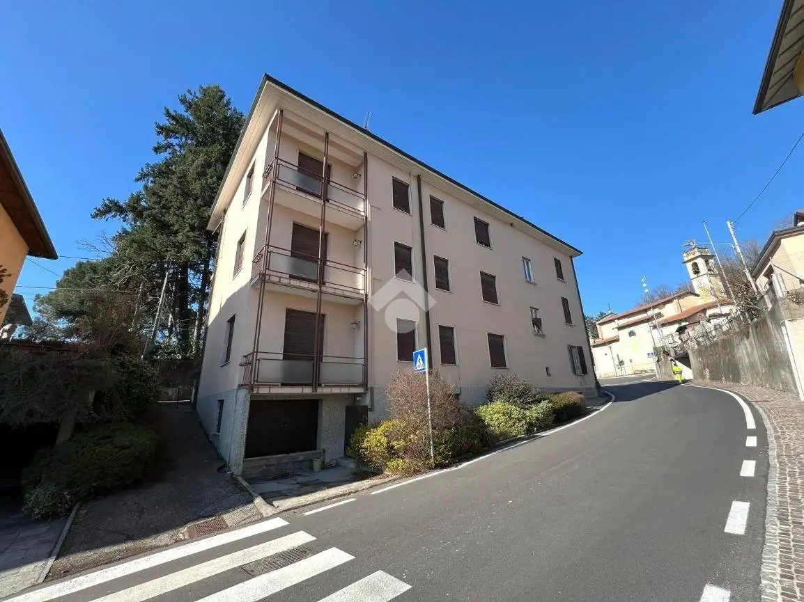 Palazzo - Edificio in vendita a Lozza