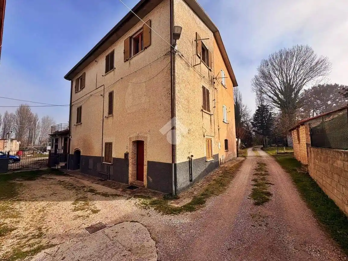 Rustico - Casale in vendita a Gualdo Tadino