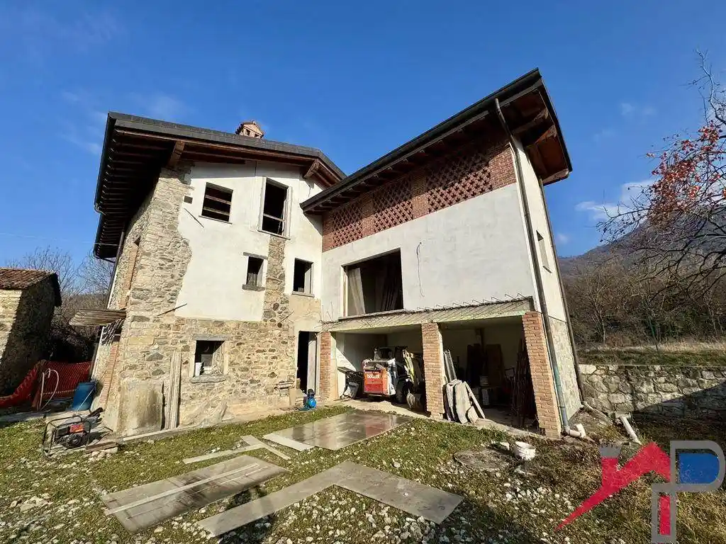 Rustico - Casale in vendita a Caprino Bergamasco