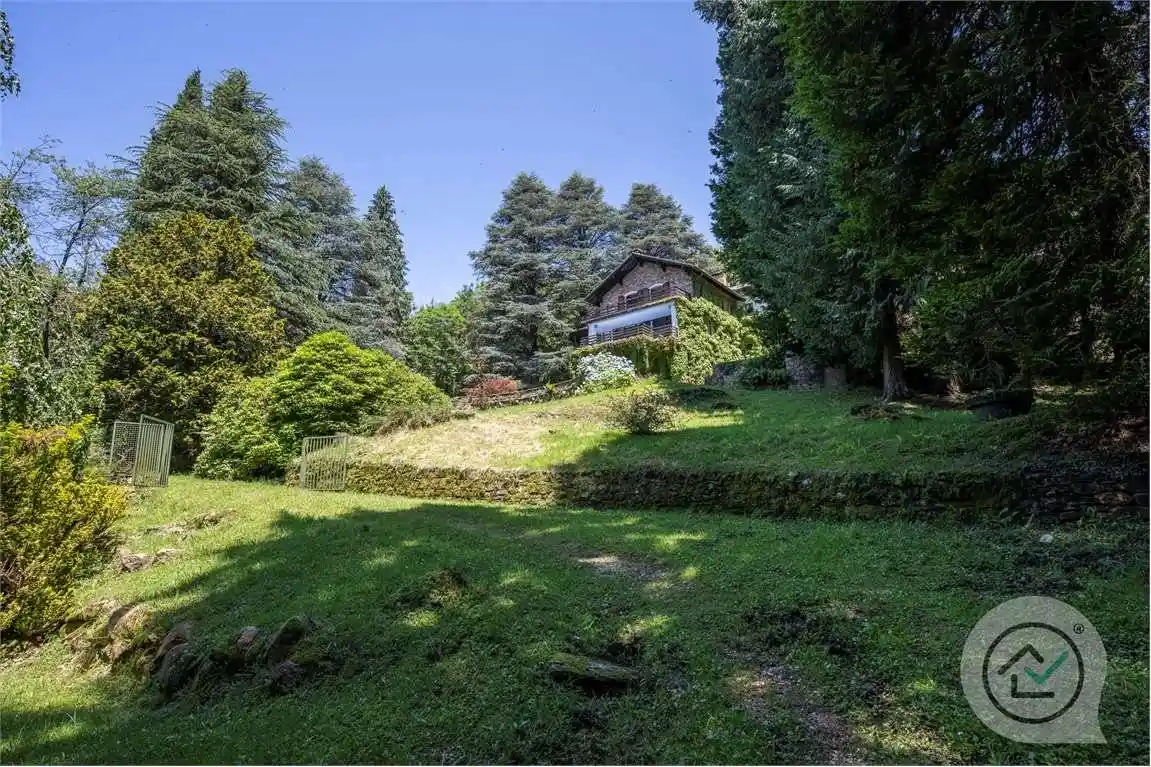 Villa in vendita a Valganna