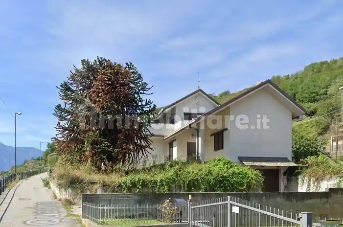 Villa in vendita a Sondrio