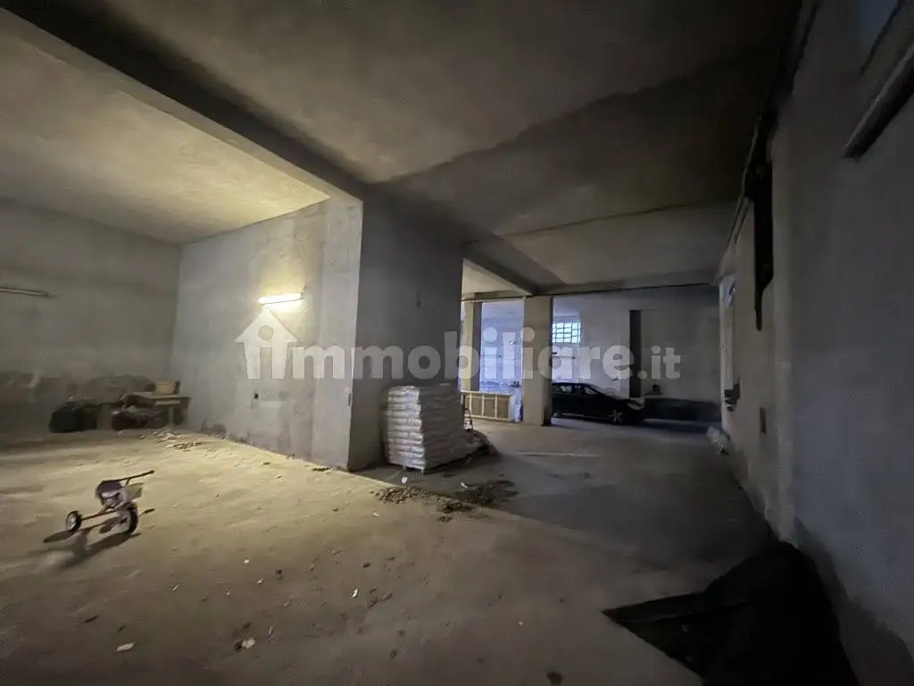 Palazzo - Edificio in affitto a Alatri