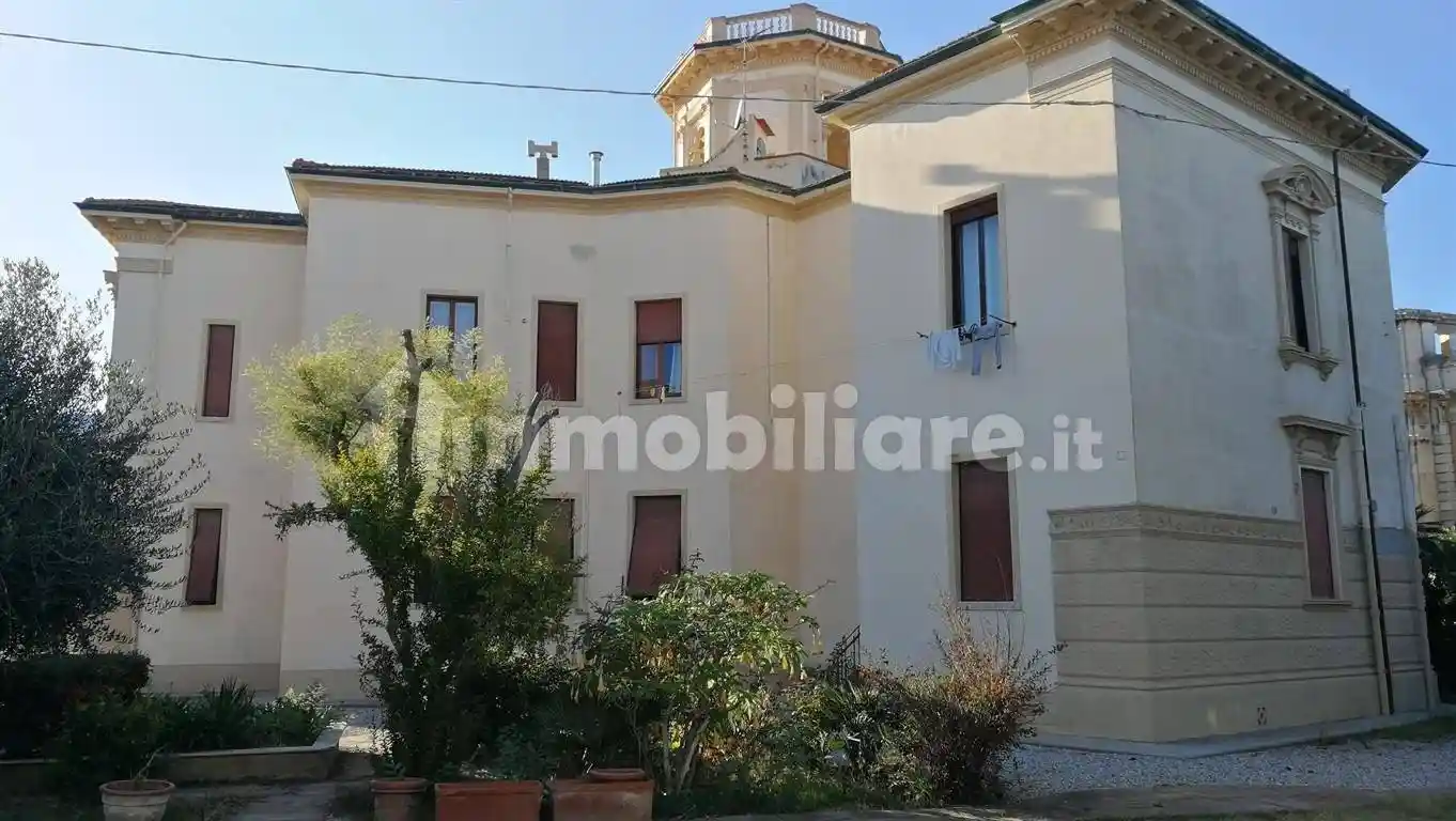 Villa in vendita a Livorno