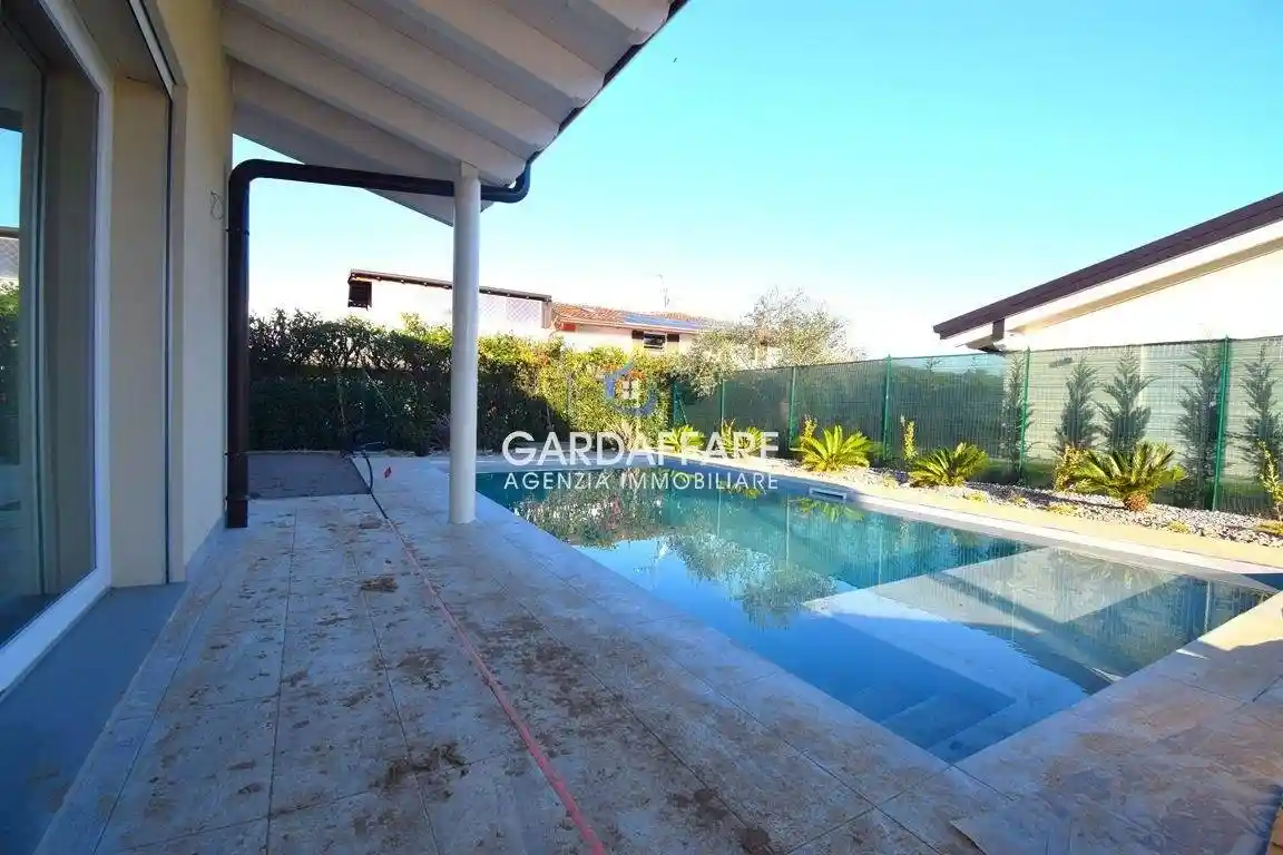 Villa in vendita a Manerba del Garda