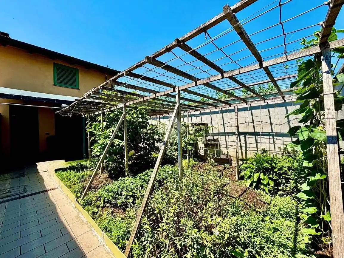 Casa indipendente in vendita a Prato