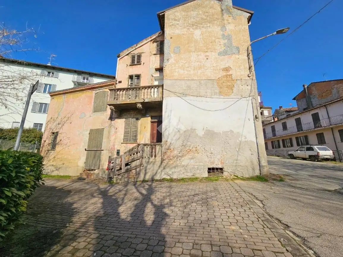 Rustico - Casale in vendita a Mombaruzzo