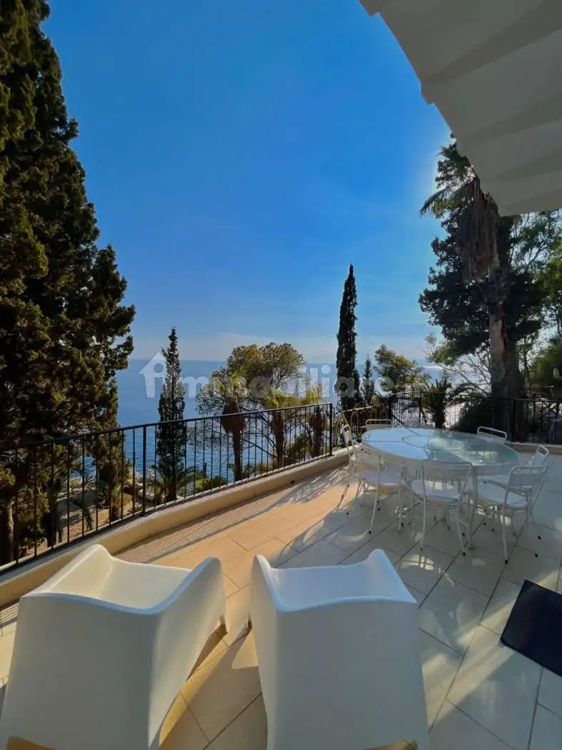 Villa in vendita a Motta San Giovanni