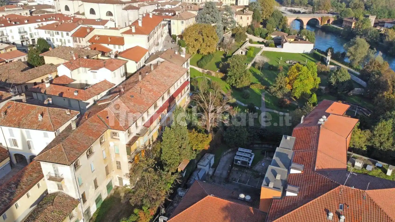 Palazzo - Edificio in vendita a Cassano d'Adda