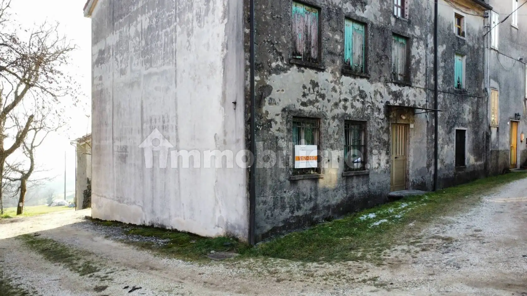 Terratetto unifamiliare 232 m², da ristrutturare, Altissimo - foto 2