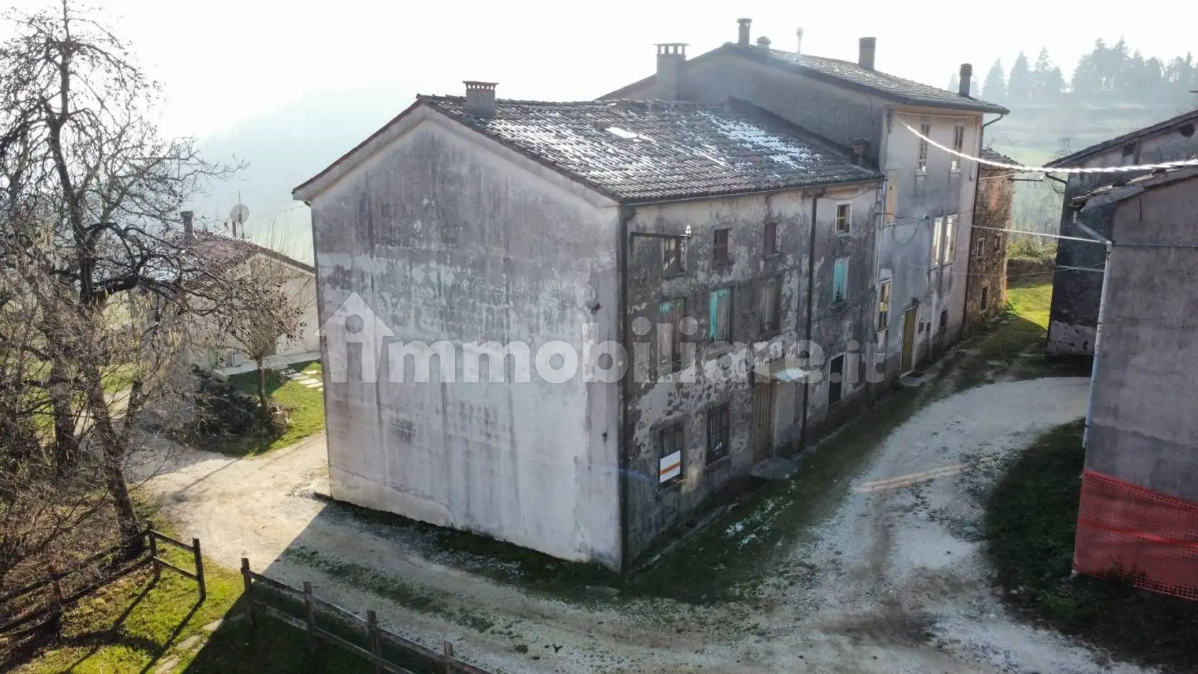 Terratetto unifamiliare 232 m², da ristrutturare, Altissimo - foto 3