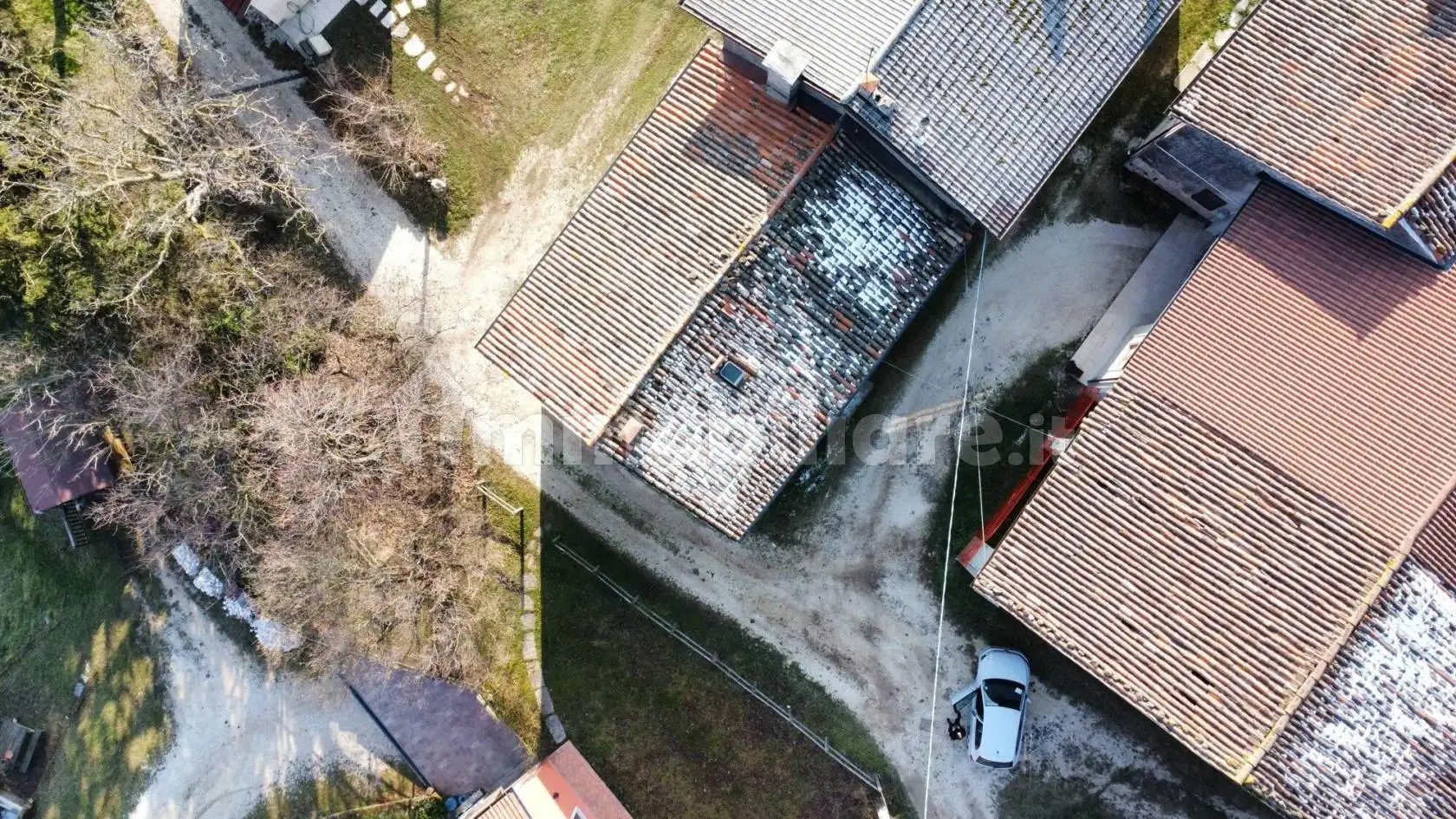 Terratetto unifamiliare 232 m², da ristrutturare, Altissimo - foto 4