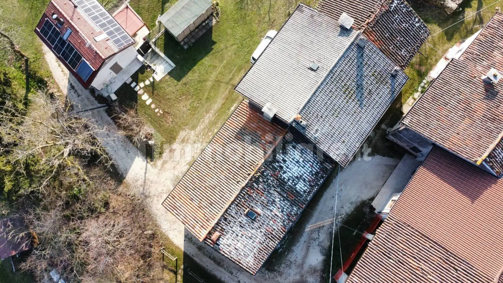 Terratetto unifamiliare 232 m², da ristrutturare, Altissimo - foto 5