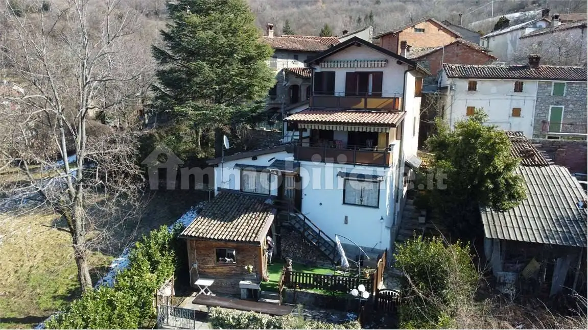 Casa indipendente in vendita a Fabbrica Curone