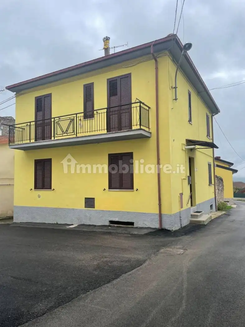 Casa indipendente in vendita a Pizzoli