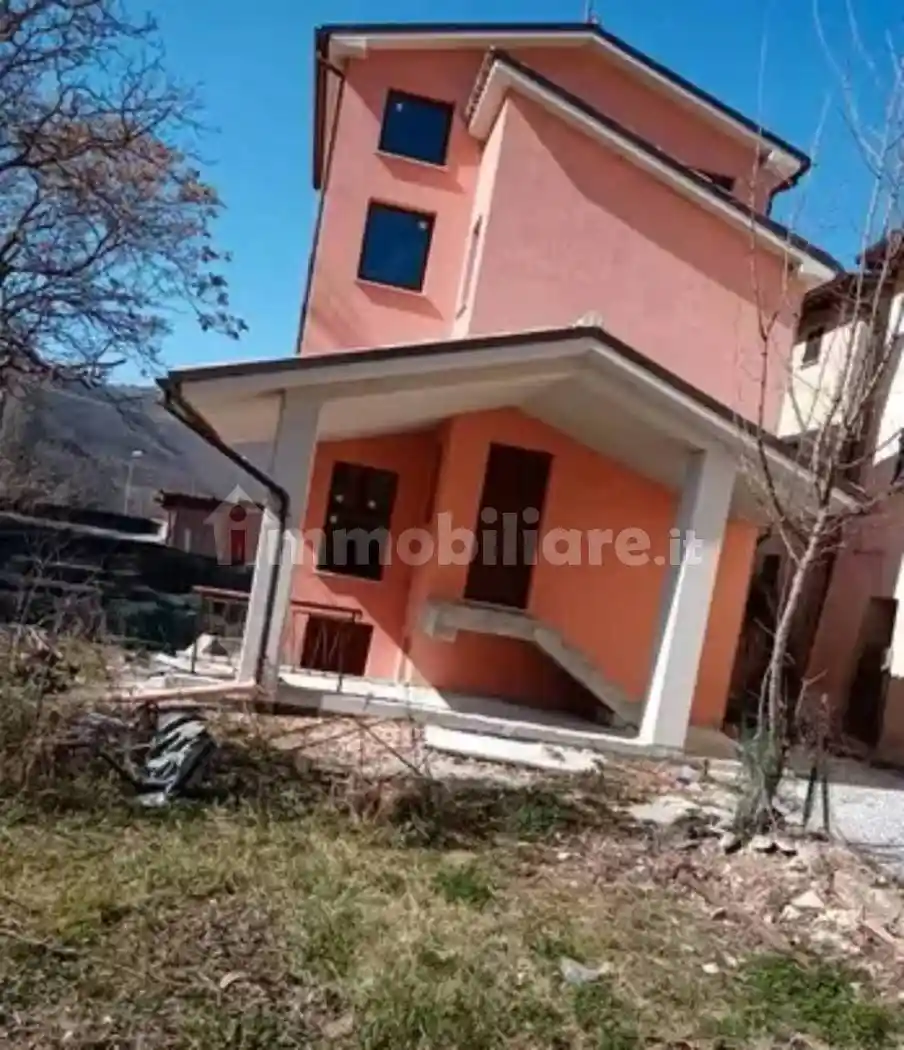 Casa indipendente in vendita a Foligno
