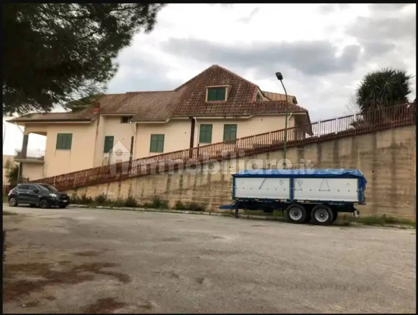Palazzo - Edificio in vendita a Poggioreale