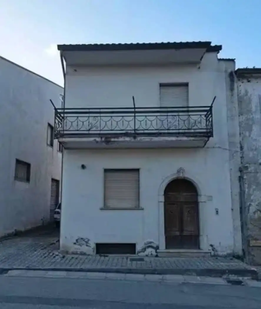 Casa indipendente in vendita a Castel Baronia