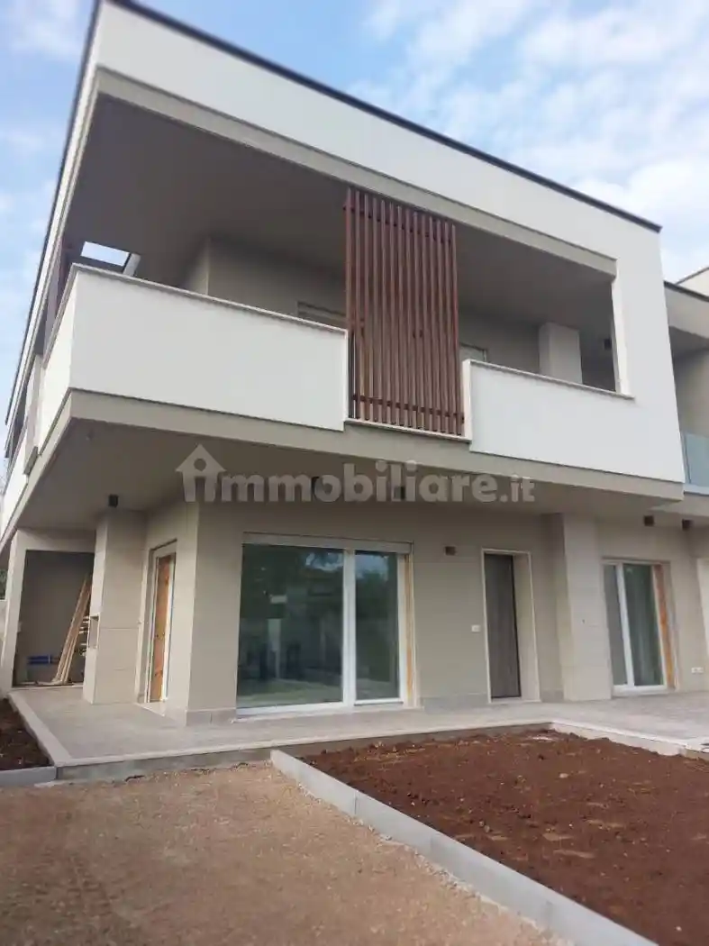 Villa in vendita a Aprilia