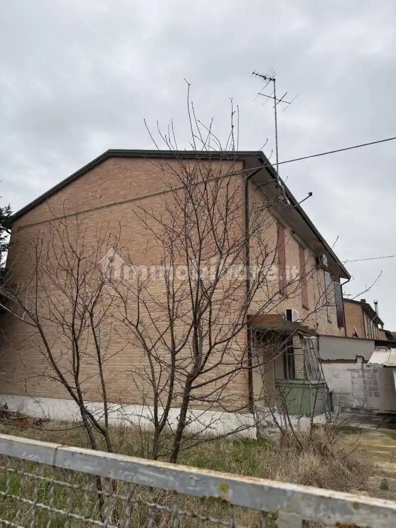 Appartamento in vendita a Goro