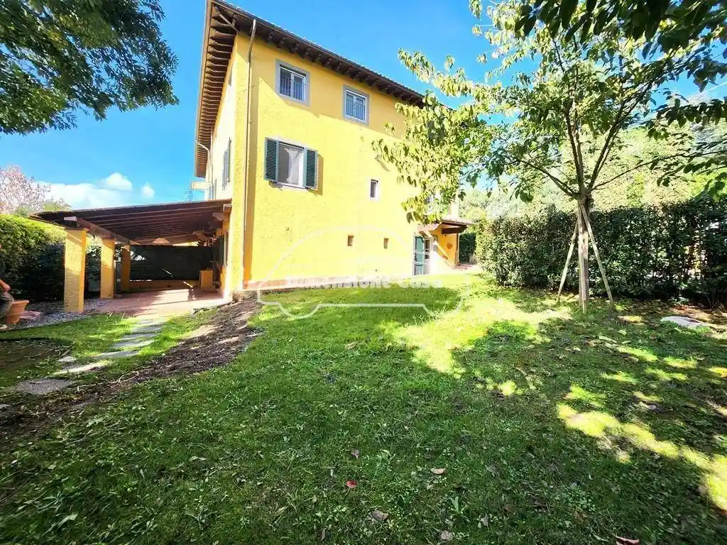 Casa indipendente in vendita a Lucca