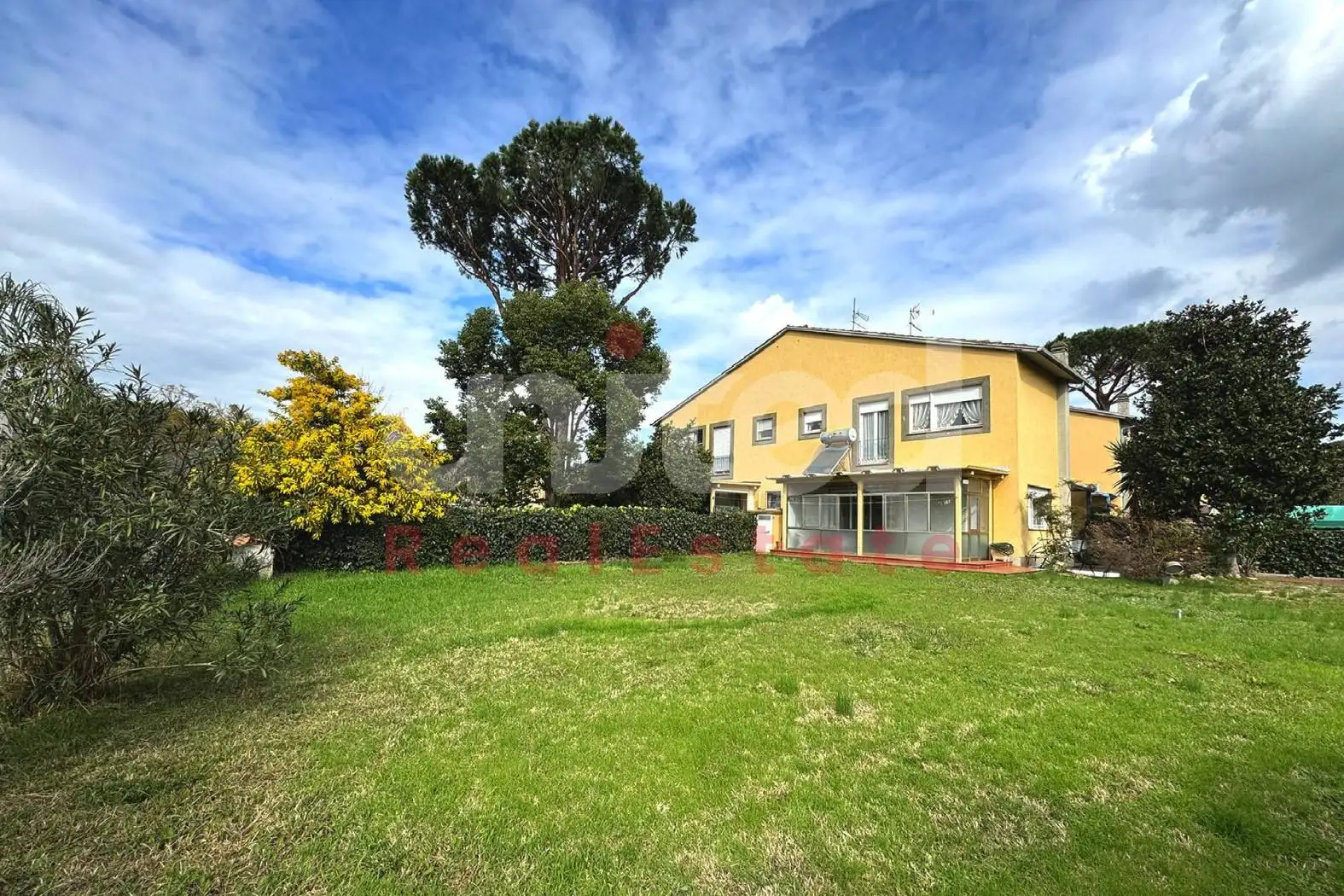 Villa plurifamiliare in vendita a Roma