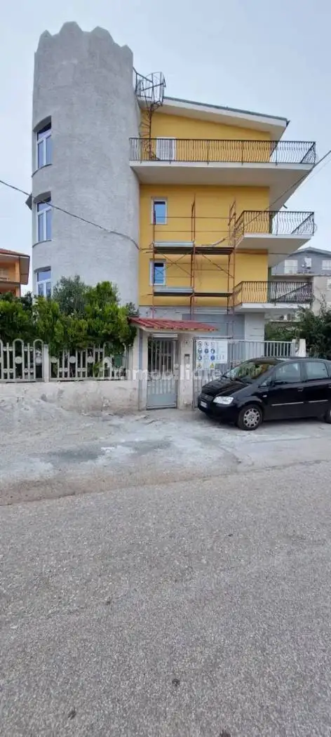 Palazzo - Edificio in vendita a Gizzeria