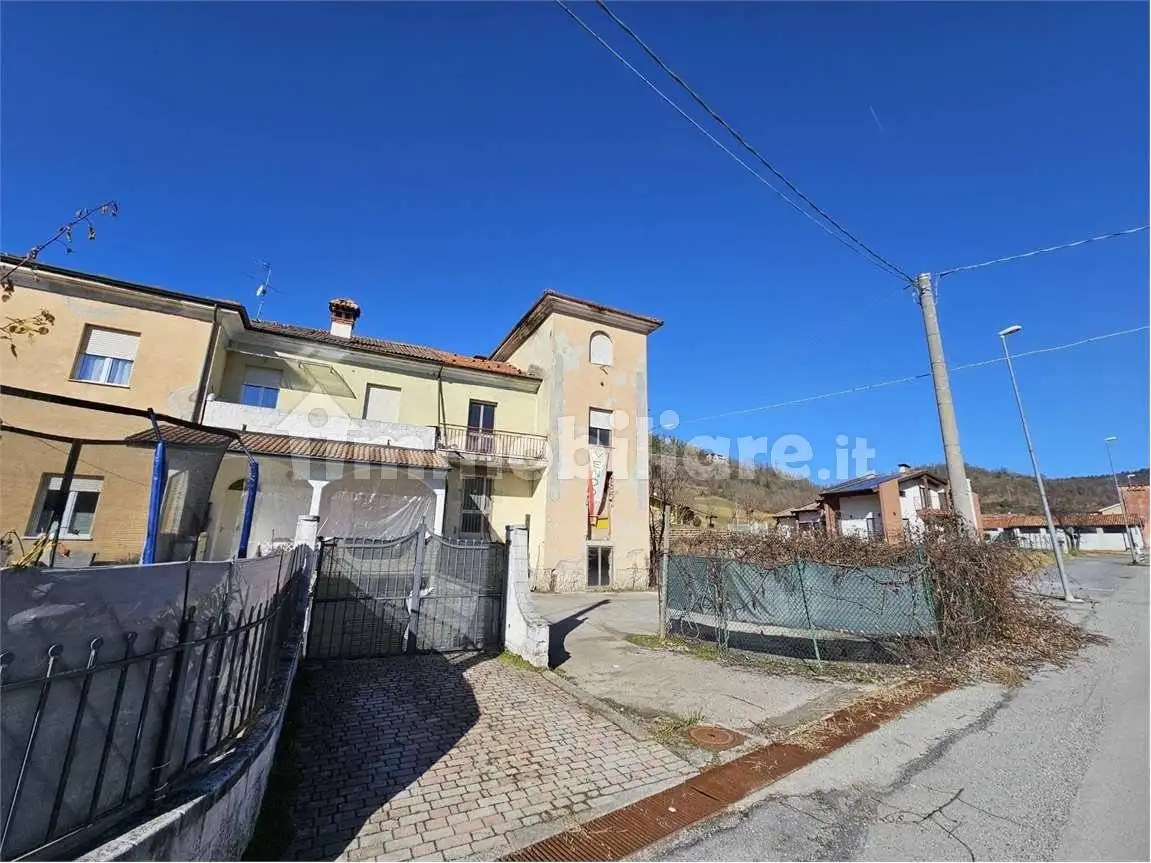 Casa indipendente in vendita a Sale delle Langhe