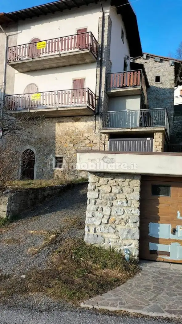 Villa in vendita a Dossena