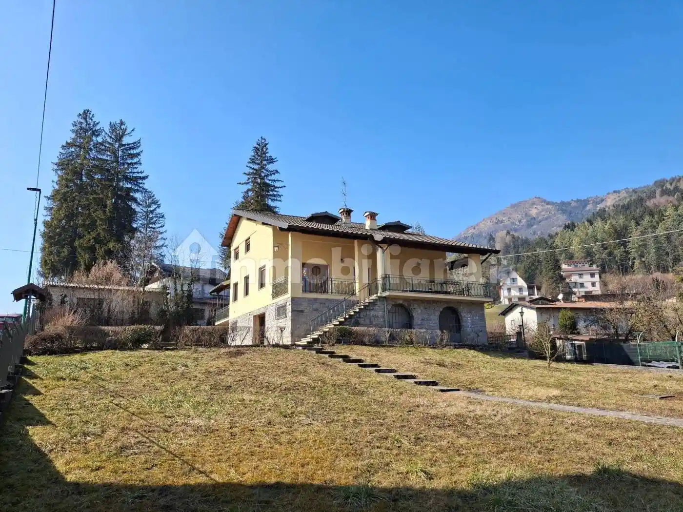 Villa in vendita a Rovetta