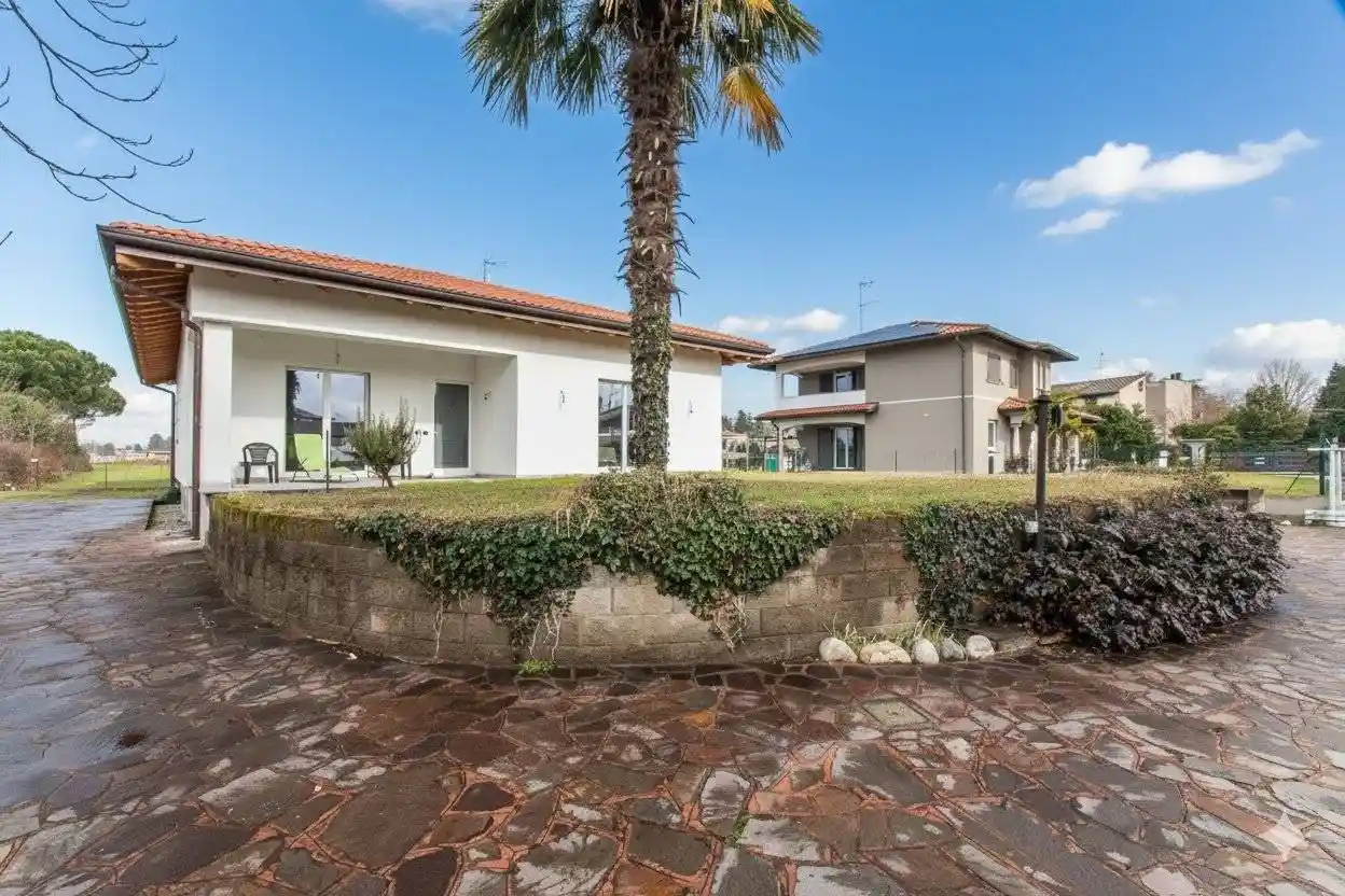 Villa in vendita a Limido Comasco