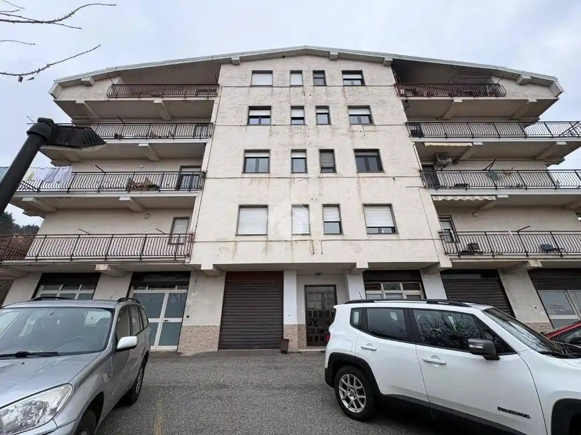 Quadrilocale via Michelangelo 8, Centro, Spezzano della Sila - foto 2