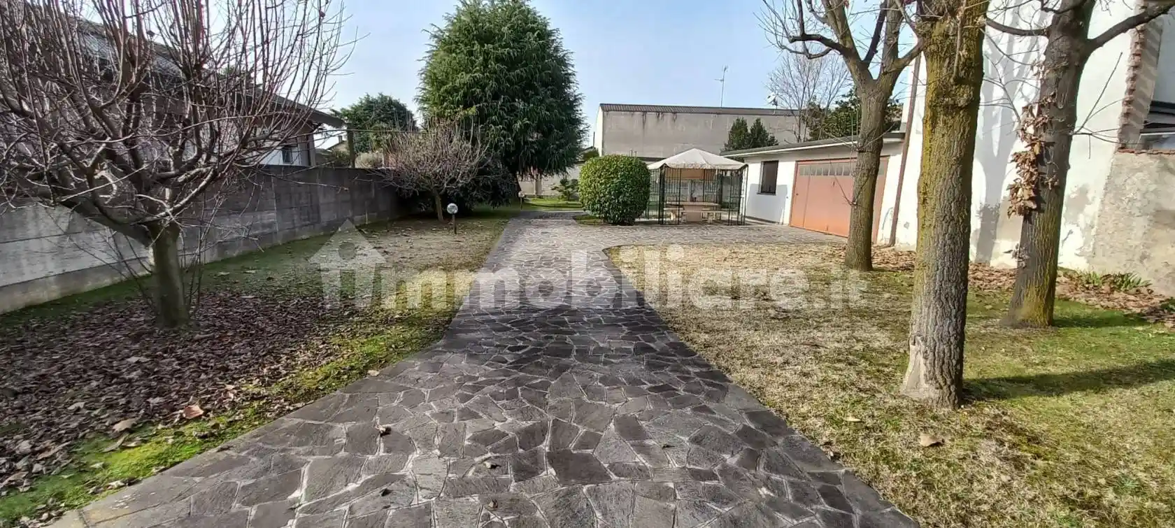 Casa indipendente in vendita a Casorezzo
