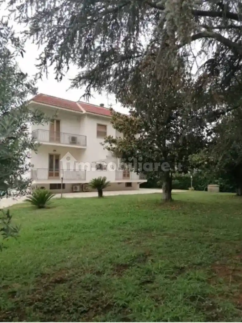 Casa indipendente in vendita a Latina
