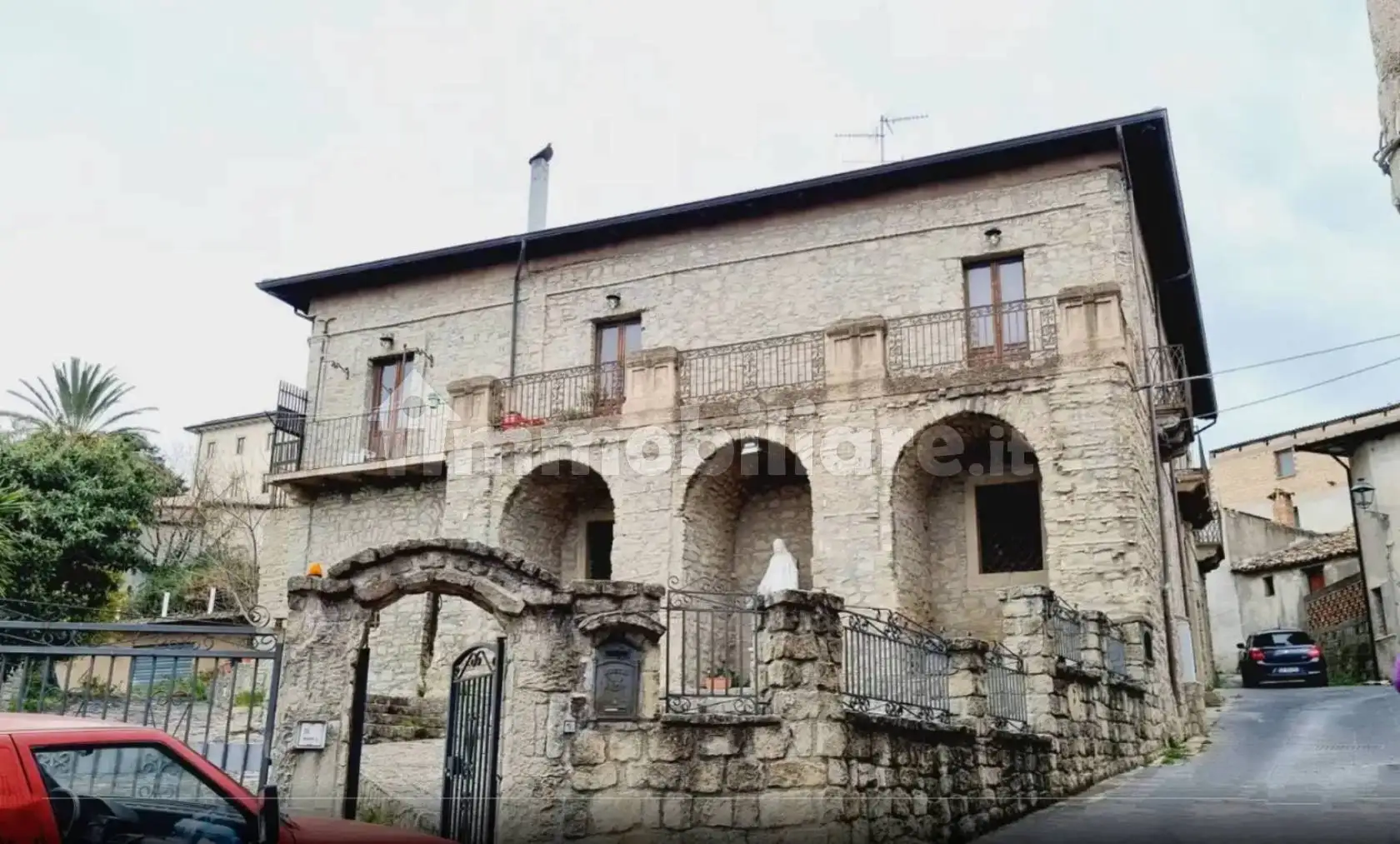 Palazzo - Edificio in vendita a Caraffa del Bianco